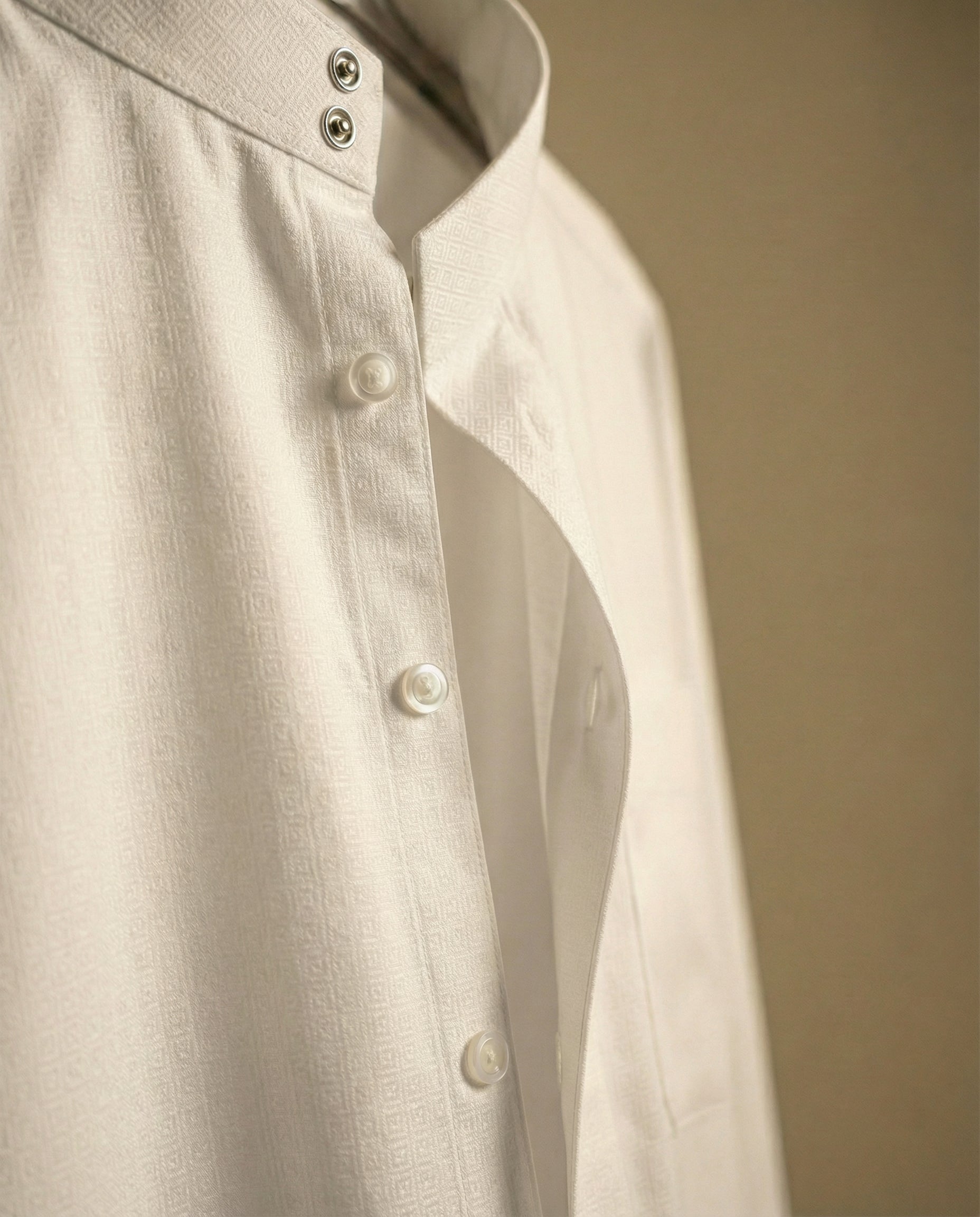 Textured Off White Kuwaiti Thobe | Japanese Cotton | Rihaal